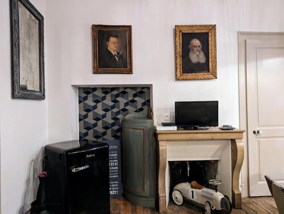 L'Appartement Du Voisin D'Hugo Besançon Eksteriør bilde