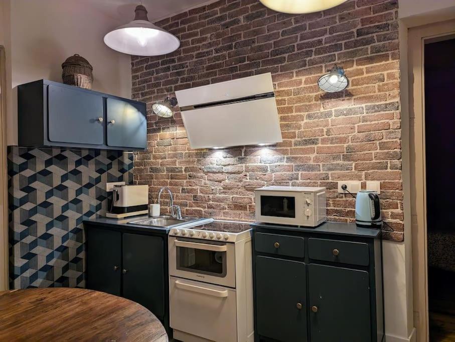 L'Appartement Du Voisin D'Hugo Besançon Eksteriør bilde